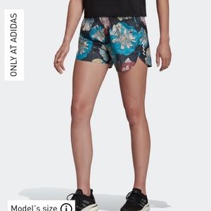 WOMENS RUN FAST FLOWER RUNNING SHORTS SIZE M